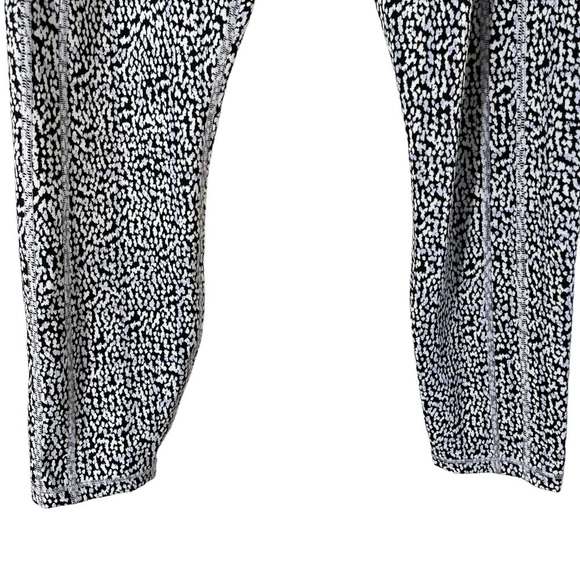 ATHLETA Ultimate Stash Textured 7/8 Tight Leggings FA23 659435 - Picture 6 of 12